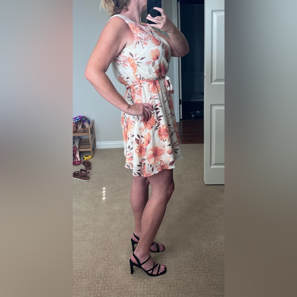Apricot dress, size XL or UK 16, to me fits M or size 8 like all my other dress